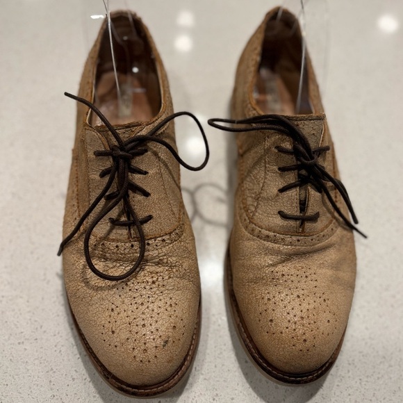 UGG | Caelyn Shoes, size 9.5 - Picture 3 of 7